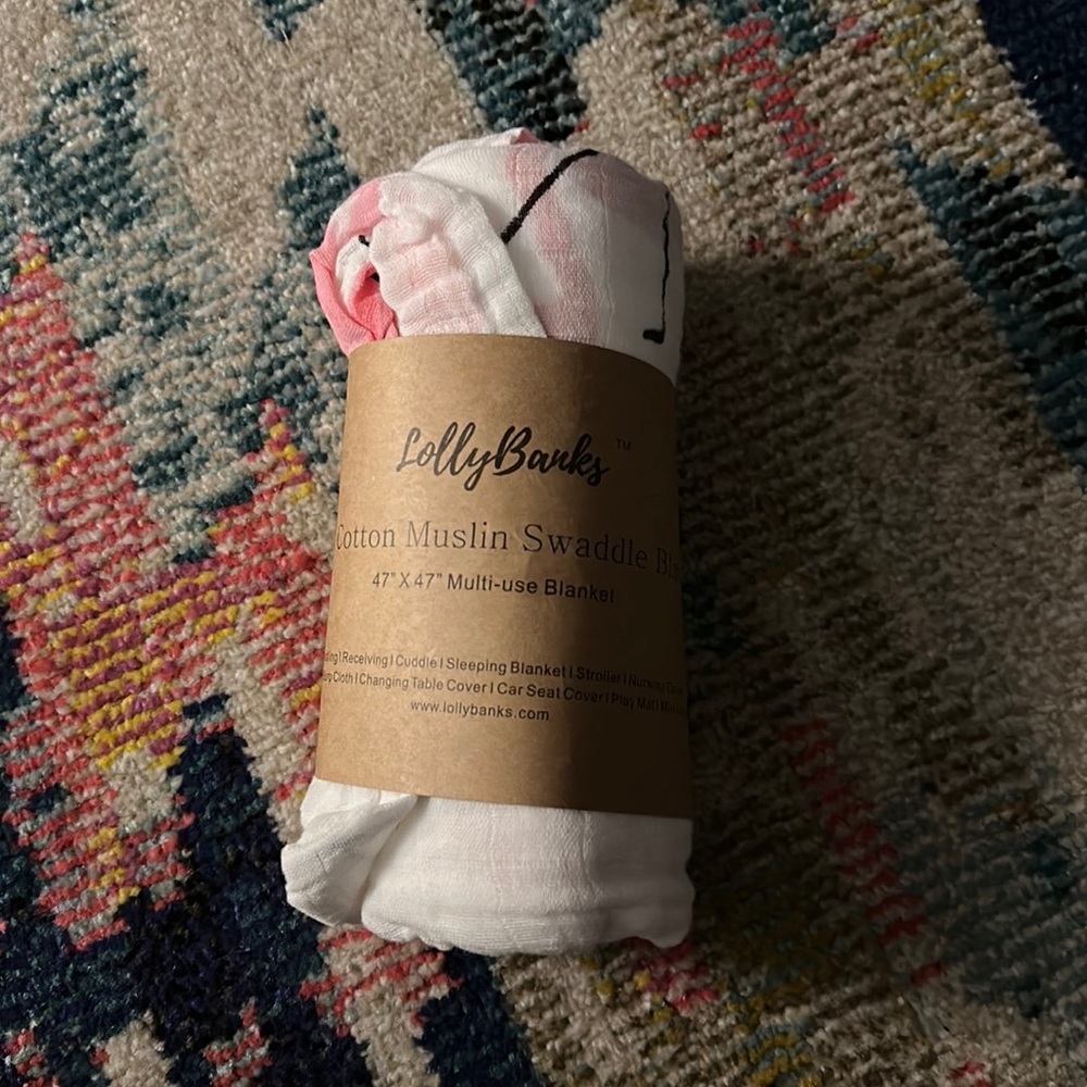 LollyBanks Cotton Muslin Swaddle - Flamingo